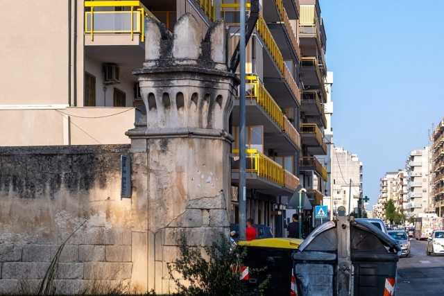 Bari, quel torrino merlato che si erge su via Napoli: � ci� che resta dell'antico Molino Stucky